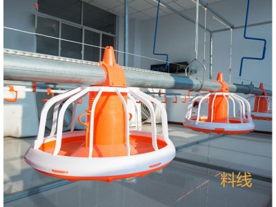 Automatic feedin pan system for broilers